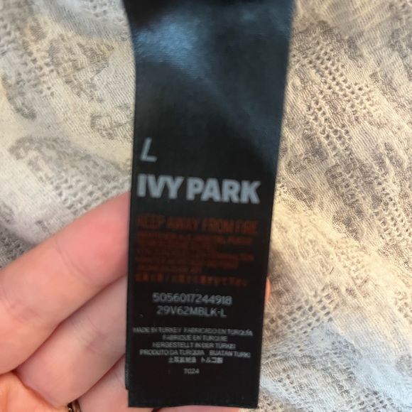 Ivy Park All Black Sleeveless Crop - Picture 3 of 5